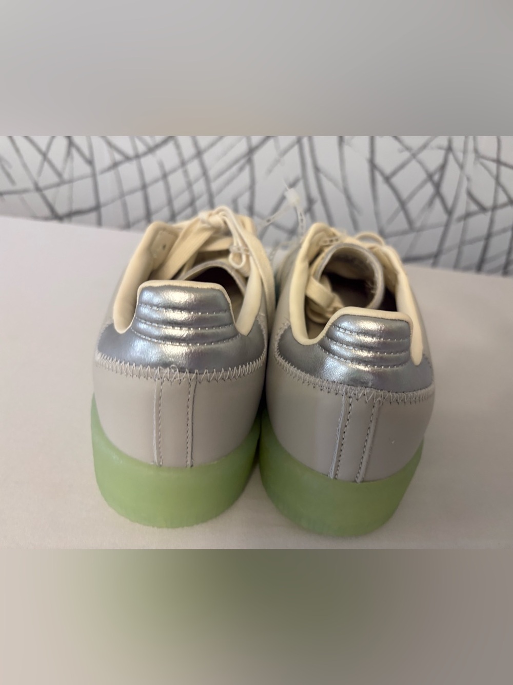 Adidas Samba shoes in the "Grey One/Crew White/Clear Mint" - Picture 2 of 14